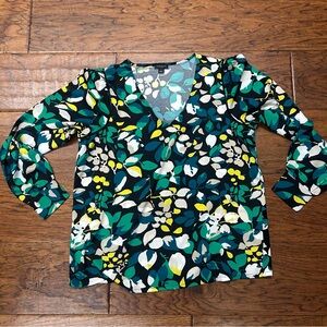 Ann Taylor Factory Leaf Print V-Neck‎ Blouse
